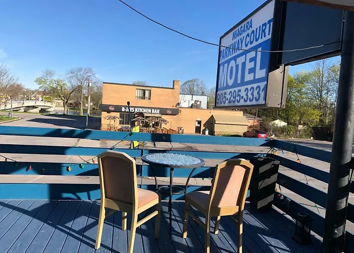 Niagara Parkway Court Motel